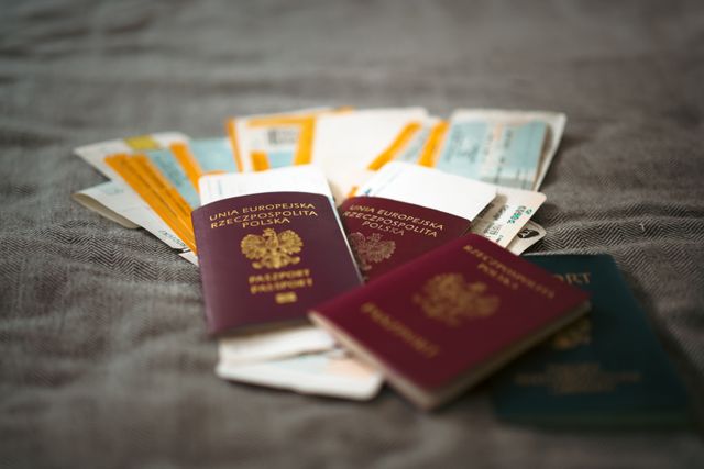 Carta d’identità, passaporto e visti: quali documenti servono per viaggiare