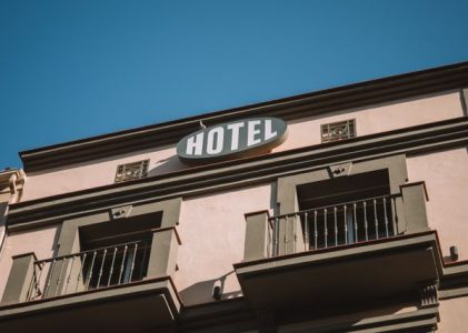 Come scegliere il miglior hotel: guida ai servizi da valutare prima di prenotare
